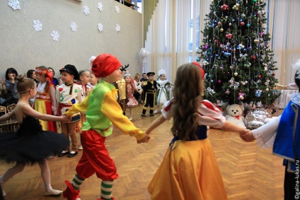 Costumul de broasca printesa si pomul de Craciun din gradinita, turul clubului turistilor lukas