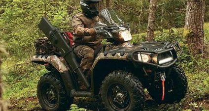 Fixarea cutiei sau a suportului pentru pistol pe ATV-ul pregătit pentru vânătoare