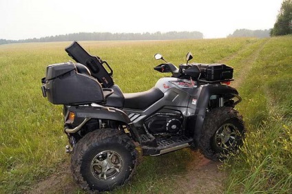 Fixarea cutiei sau a suportului pentru pistol pe ATV-ul pregătit pentru vânătoare