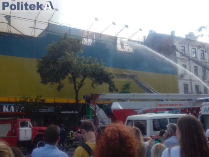 Khreshchatyk în focul care se întâmplă în centrul de la Kiev (foto)