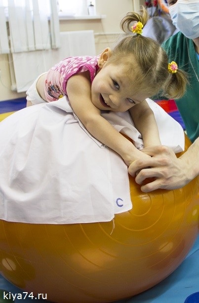 Fizioterapie pentru copiii cu DTSP în centrul medical al tacului