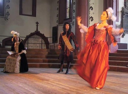 Most táncok - táncokat a világ népei Sarabande - Devil Dance és Richelieu bíboros