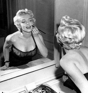 Make-up în stilul lui Marilyn Monroe, secretul acestei doamne