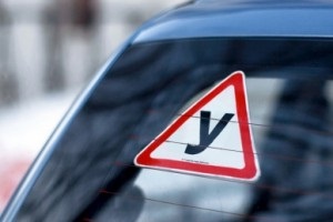 Șoferii începători sunt privați de drepturile lor din cauza lipsei unei licențe pentru școlile de șoferi