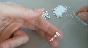 Коледни топки мънисто процес ширити със собствените си ръце (снимка)
