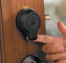 Caracteristicile ușilor metalice moderne de intrare - siguranța și confortul funcționării