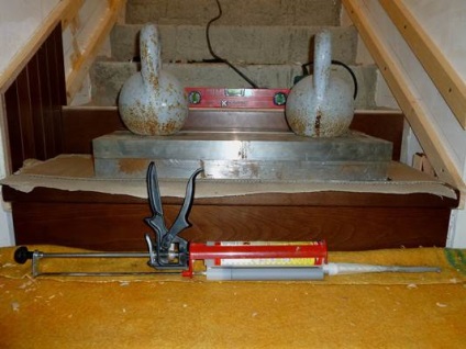 Finisarea scărilor din beton cu lemn masiv