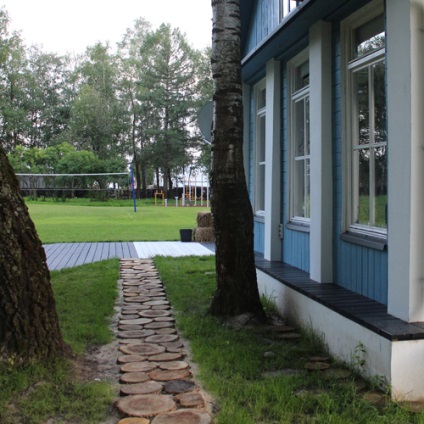 Pavilion cu terasă și studio pentru cursuri de masterat
