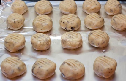 A cookie-k csokoládé chips, egy recept lépésről lépésre fotók, minden étkezés