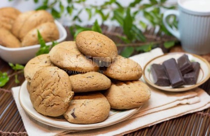 A cookie-k csokoládé chips, egy recept lépésről lépésre fotók, minden étkezés