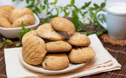 A cookie-k csokoládé chips, egy recept lépésről lépésre fotók, minden étkezés