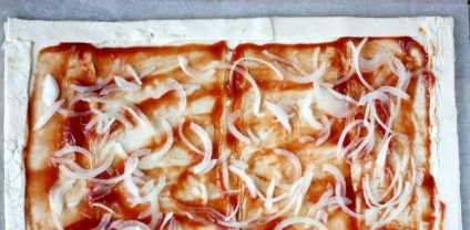 Pizza 5 percig egy serpenyőben, egy mikrohullámú sütőben receptek
