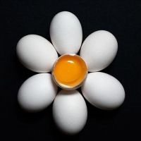 Este bine să beți ouă crude?