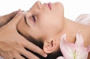 Ajută masajul facial - ceea ce este utilizarea de masaj facial atunci când întinerire