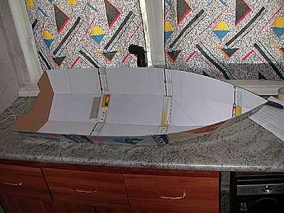Construcția barca cu motor folosind metoda cusăturii și a lipiciului (cusături și clei)