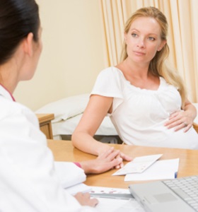 În timpul sarcinii când strănut stomacul sau burta doare, un stomac sau burtă la sarcină