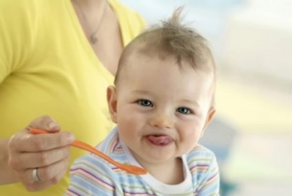 Alimentația copilului în 5 luni, mese, meniuri cu hrană artificială și alăptare