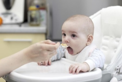 Alimentația copilului în 5 luni, mese, meniuri cu hrană artificială și alăptare