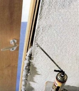 Lucrul cu spumă de montaj pe exemplul unei instalații de ușă, o notă de supraviețuire