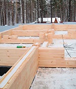 Recomandări pentru depozitarea și asamblarea seturilor de case din lemn de furnir laminat cu cupe tocate, un grup
