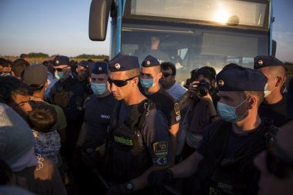 Raport din tabăra de refugiați maghiară (25 fotografii) - Trinikisi