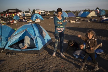 Raport din tabăra de refugiați maghiară (25 fotografii) - Trinikisi