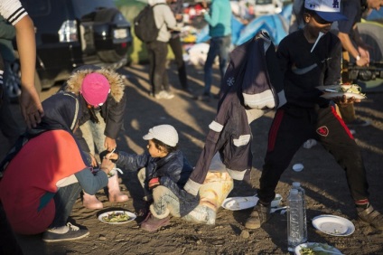 Raport din tabăra de refugiați maghiară (25 fotografii) - Trinikisi