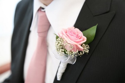 Roz boutonniere pentru o nuntă în Sankt Petersburg