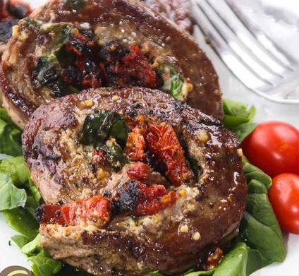 Shish kebab pe frigarui de pui sau carne de porc cu brânză