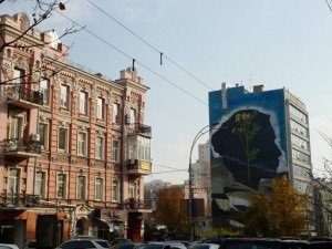 Művészeti és kulturális Brezsnyev hit rövid nadrág járni a szülővárosában (fotó)
