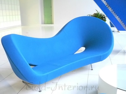 Cu ce ​​nuante se combina canapeaua albastra din interior