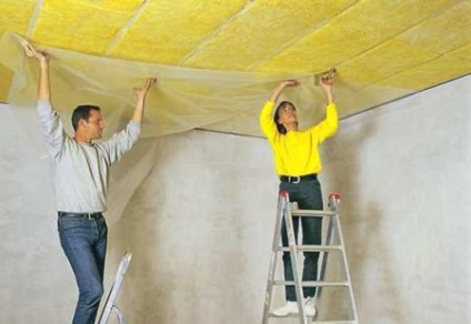 Cât de mult este izolația tavanului pe metru pătrat