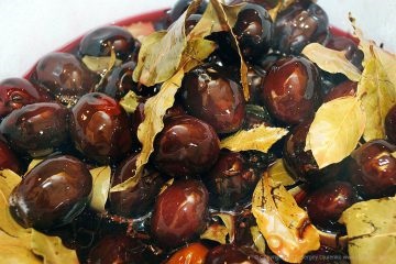 Prune marinate în oțet de vin cu zahăr