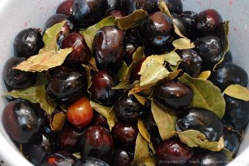 Prune marinate în oțet de vin cu zahăr