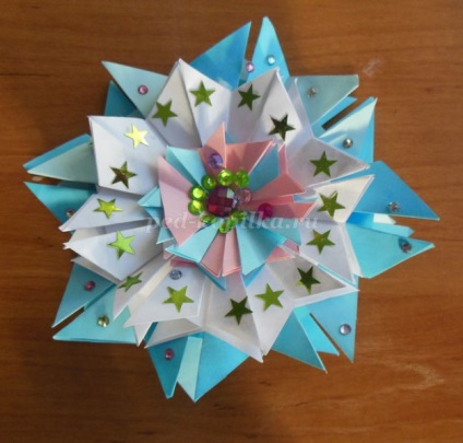 Snowflake în tehnica origami pentru începători