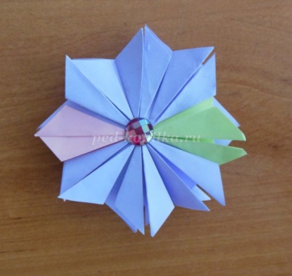 Snowflake în tehnica origami pentru începători