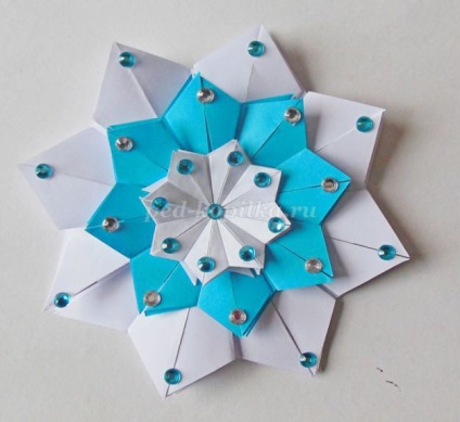 Snowflake în tehnica origami pentru începători