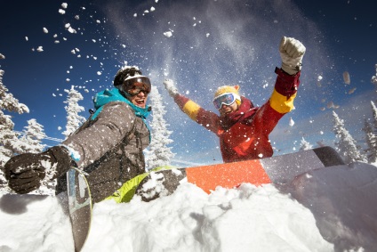 Snowboarding, avantajele schiului, beneficiile sporturilor de iarnă - fie sub formă de