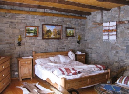 Dormitor în stil de cabană stil interior în fotografie și video