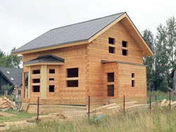 Clădire din lemn - o companie de pădure din nord