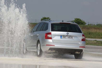 Tesztvezetés Skoda Octavia 4x4 (Skoda Octavia 4x4), Skoda Superb 4x4 (Škoda Superb 4x4) és Skoda Yeti