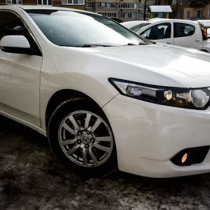 Karbantartás Honda Accord a benzinkút hálózat