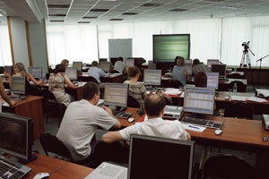 Tanterem projektorok és képernyők