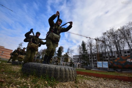 Este Moszkva - Scout desantura született a gépen, alszik a hóban, a „fehér folt” nem tudom