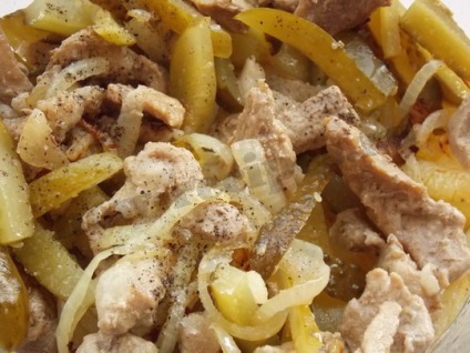 Carne de vită salată delicioasă - castraveți sărată