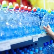 Вредата от пластмасови бутилки, за лицето, ако водата е вредно за организма в тях
