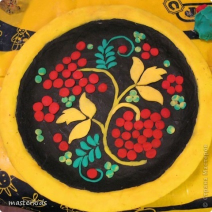 Placă Khokhloma în tehnică - pictura plastilină, țara maeștrilor