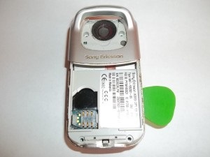 Înlocuirea unei curea de telefon mobil Sony Ericsson W300i