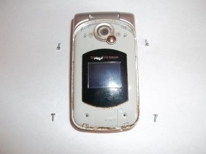 Înlocuirea unei curea de telefon mobil Sony Ericsson W300i