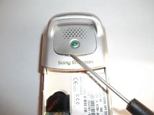 Înlocuirea unei curea de telefon mobil Sony Ericsson W300i